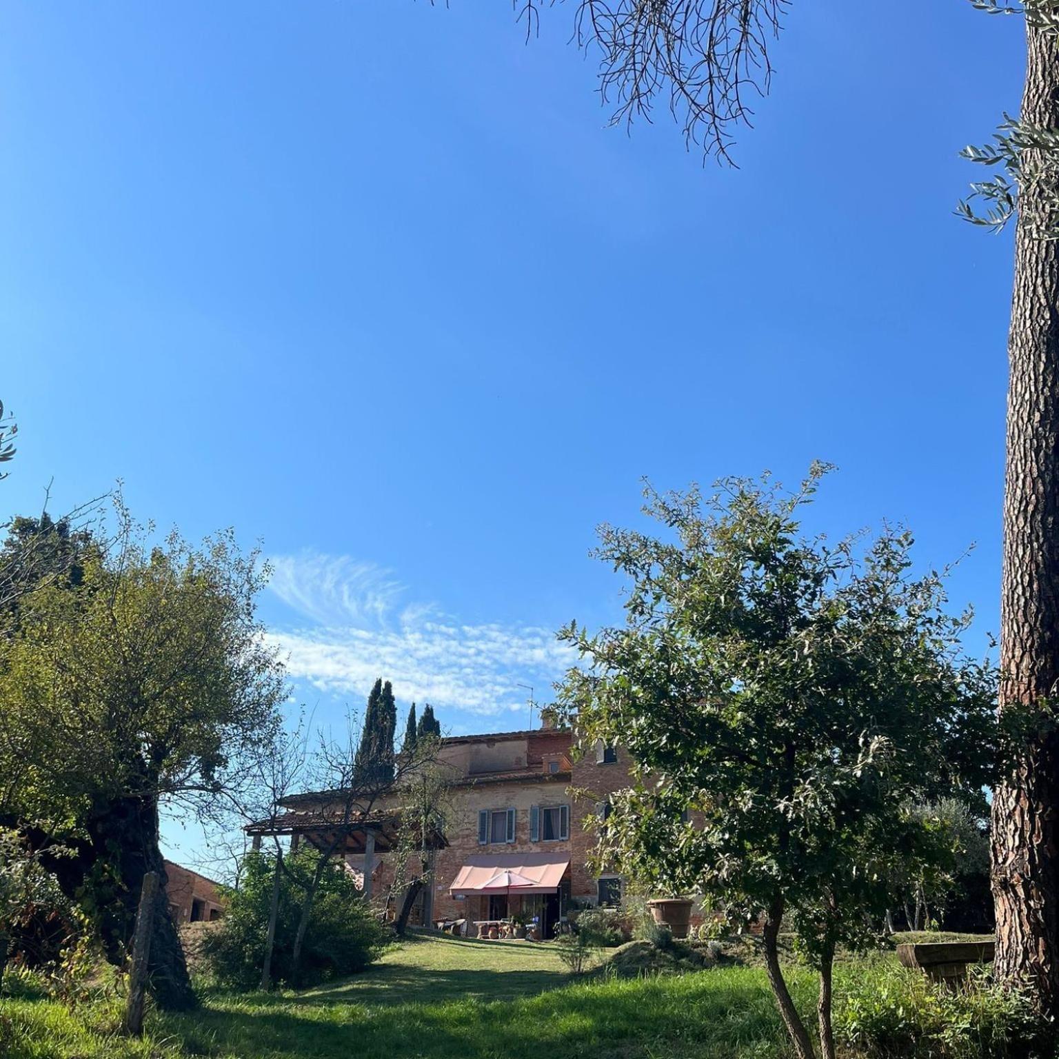 Casa Ezio Marchi - Due Appartamenti E Una Family Suite Bettolle Esterno foto
