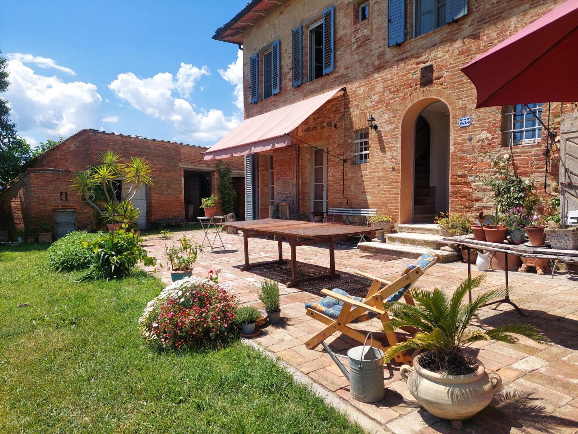 Casa Ezio Marchi - Due Appartamenti E Una Family Suite Bettolle Esterno foto